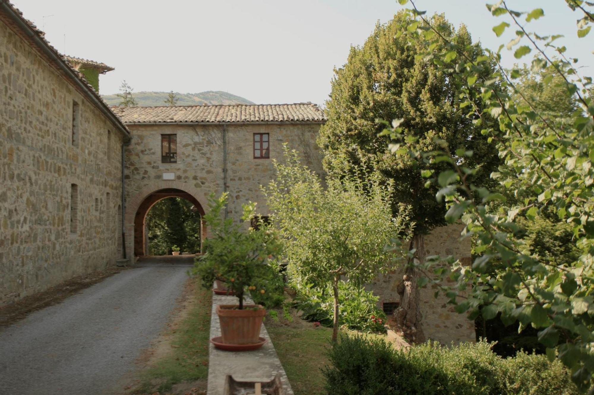 Вилла Borgo Di Camporsevoli Экстерьер фото