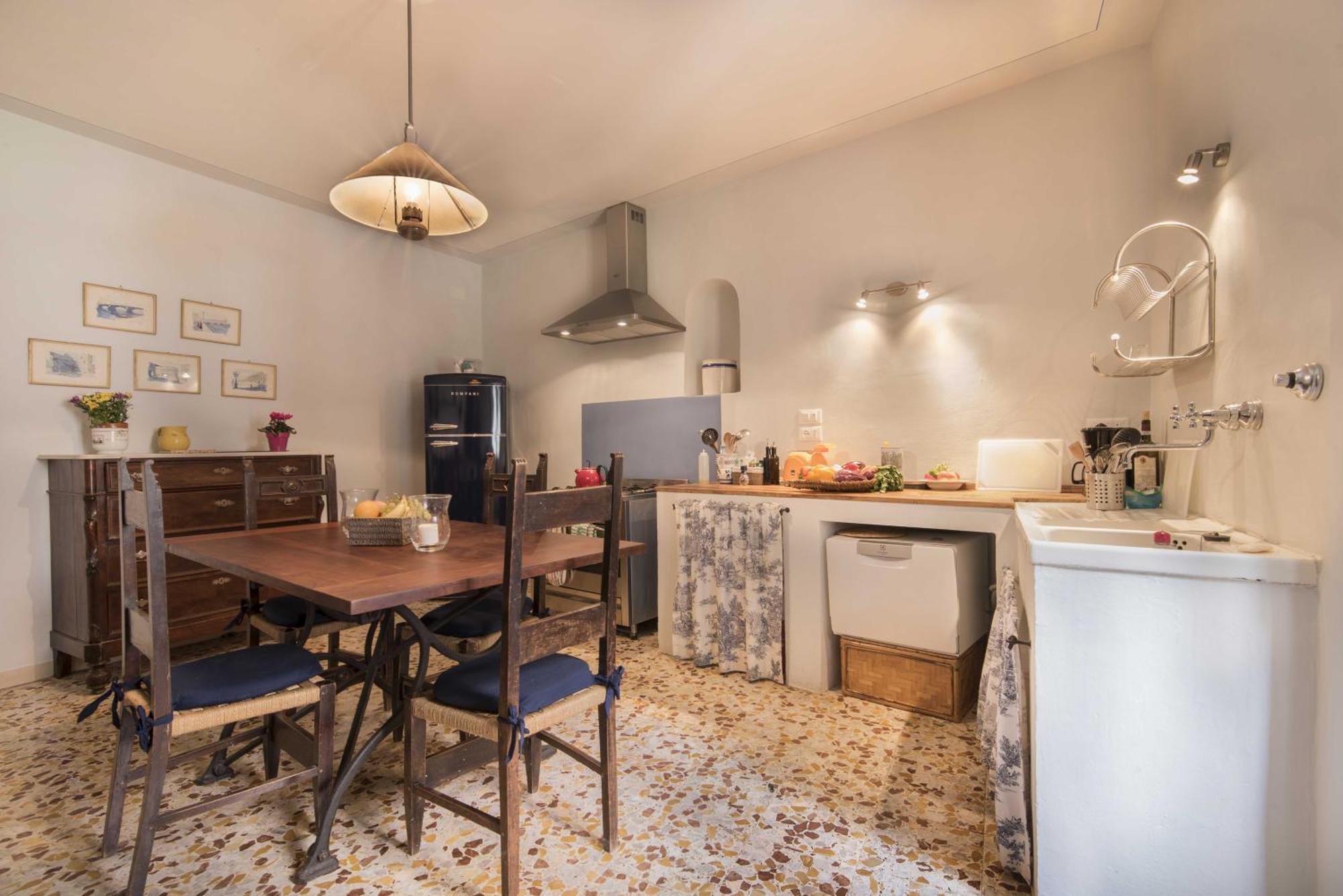 Вилла Borgo Di Camporsevoli Экстерьер фото